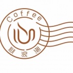 咖啡馆是个中型餐馆，营业中